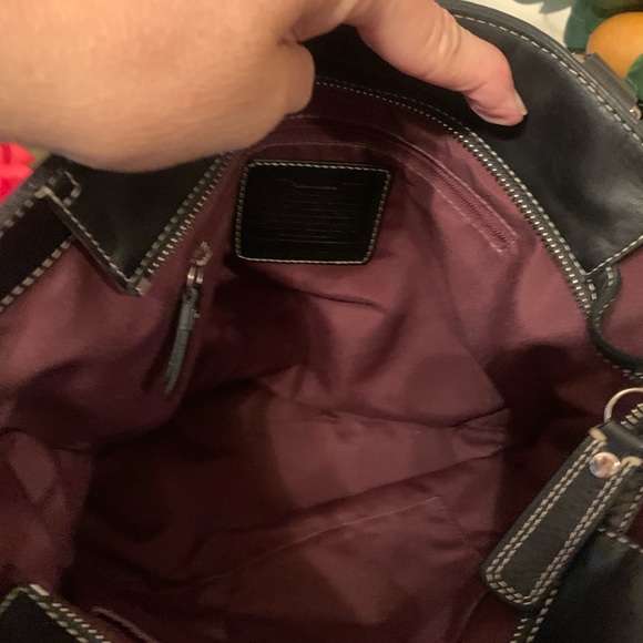 COACH, Handbag BLACK PEBBLE LEATHER, large pocket on front and back. Zip closure - Picture 6 of 8